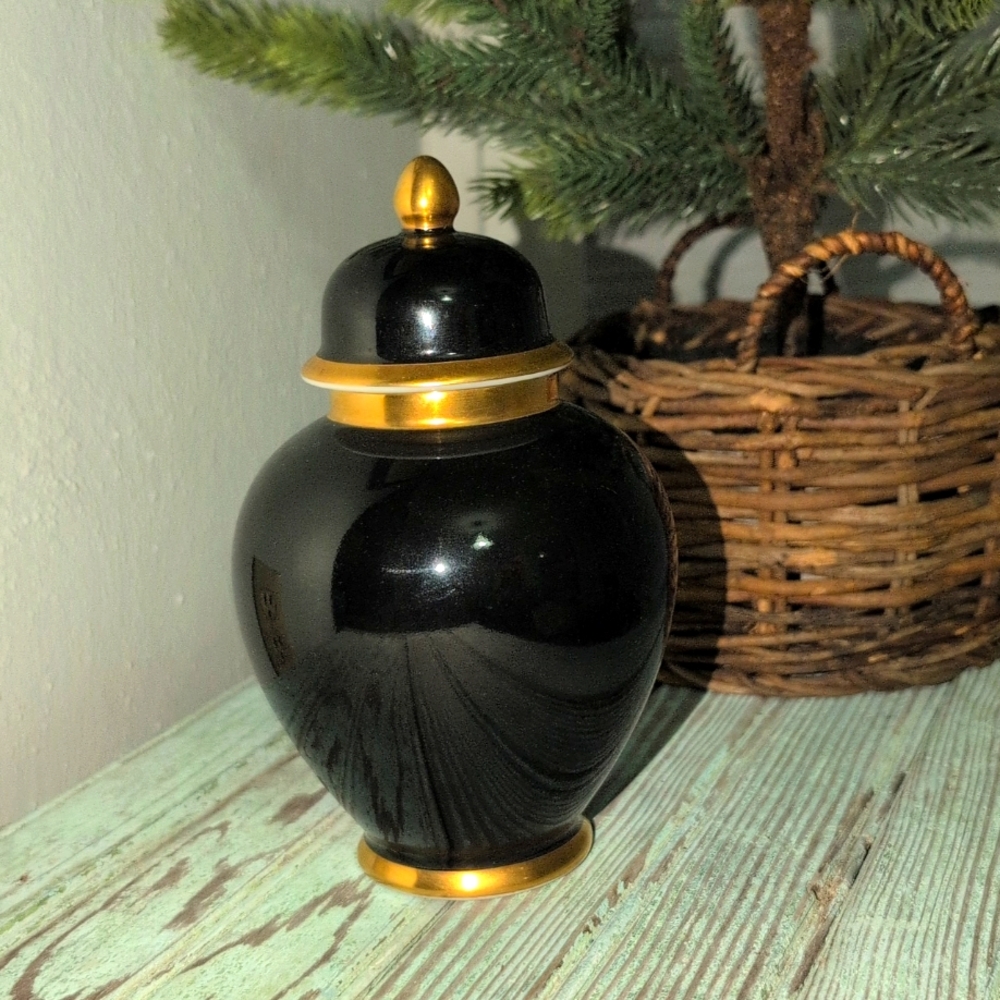 Renaissance Fitz and Floyd small black ginger jar